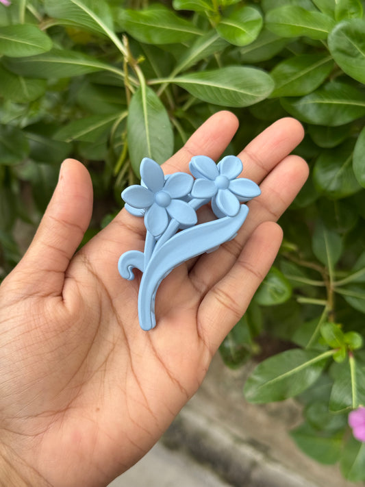 Cloudy Daisy Claw