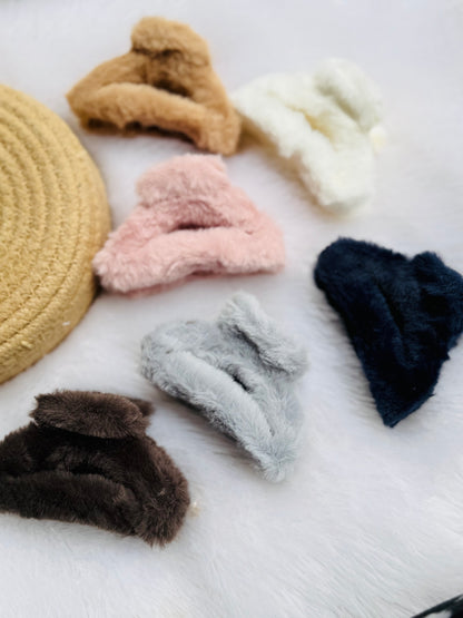 Oval Fur Claw