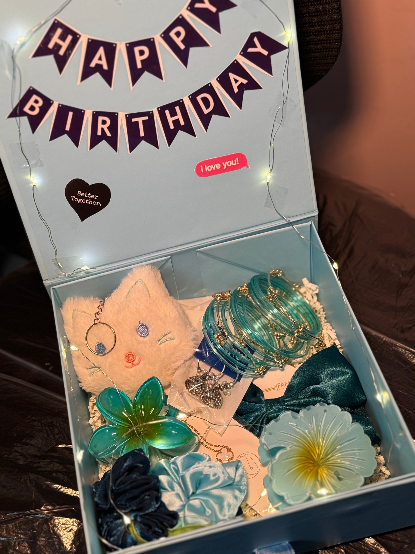 Blue hamper