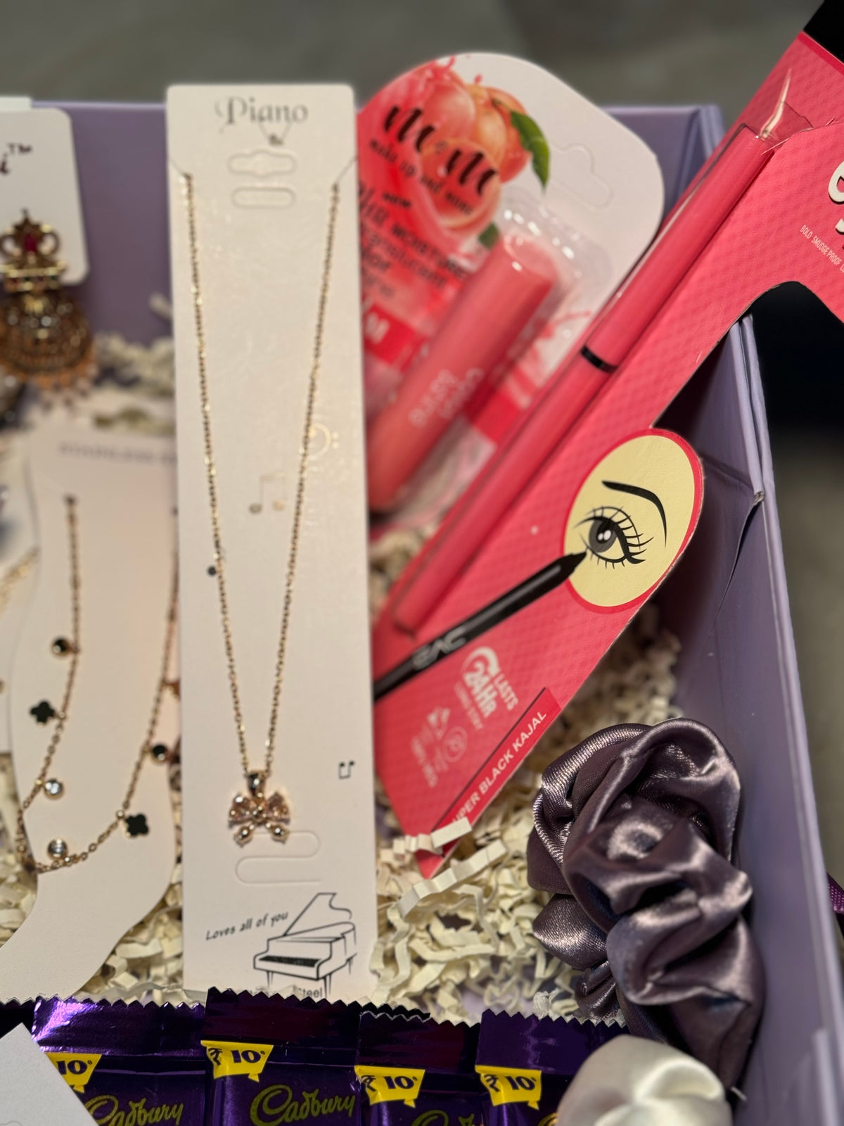 Premium valentine Hamper