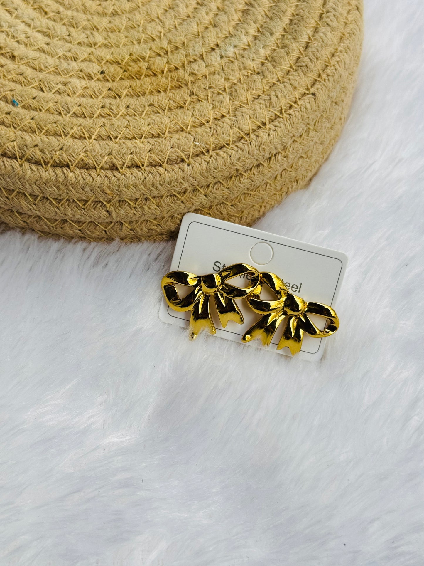 Bow statement stud