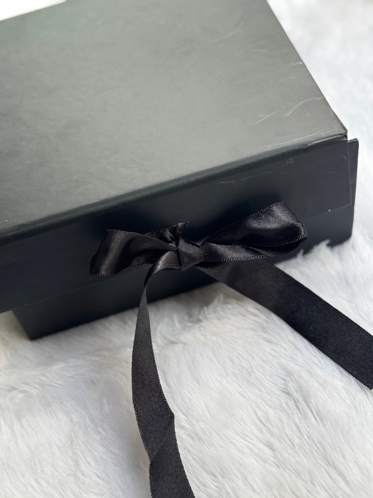 Black royal hamper