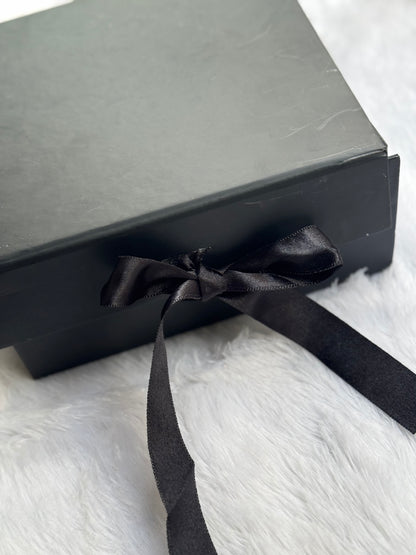 Black royal hamper