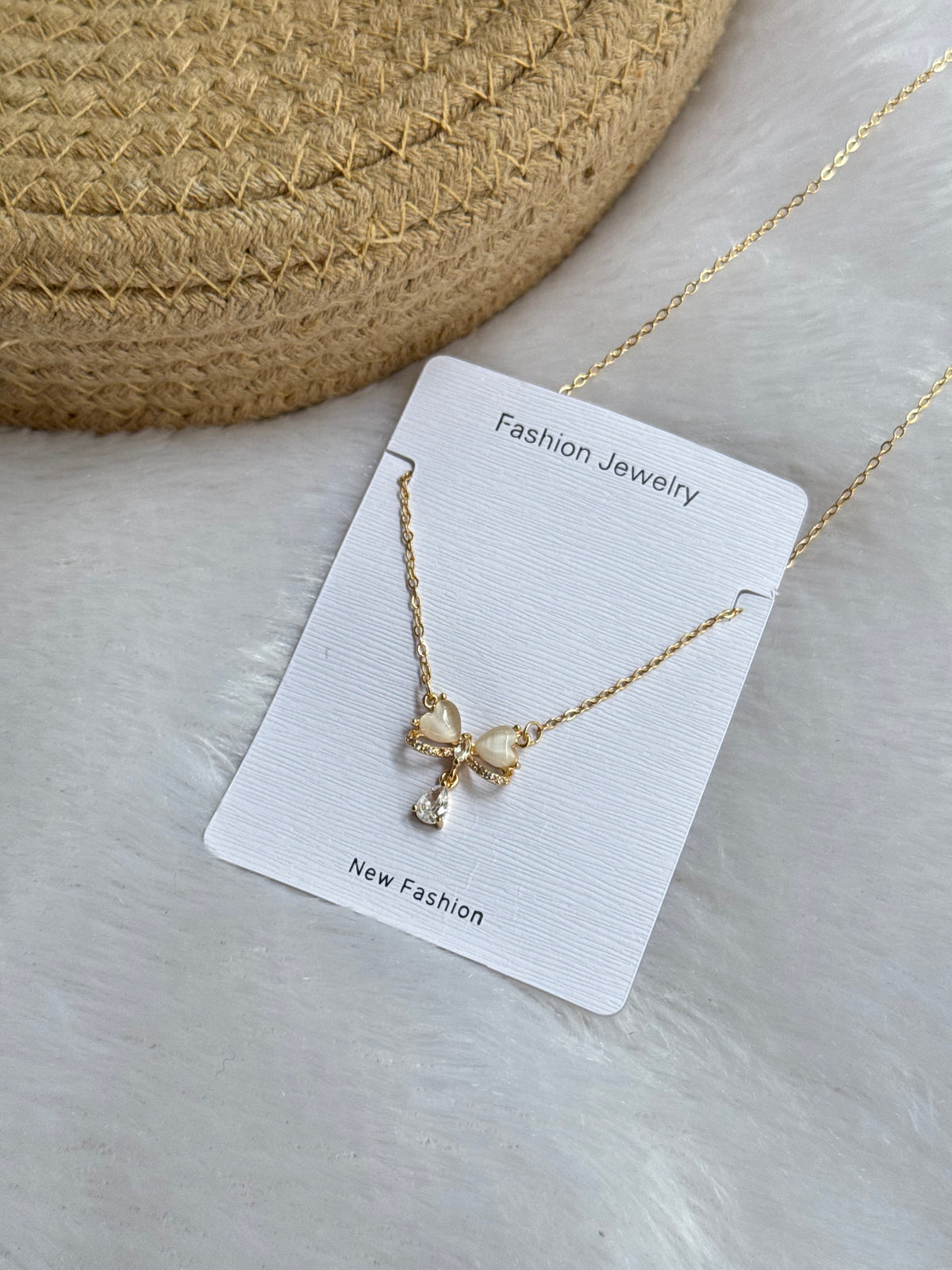 Bow necklace